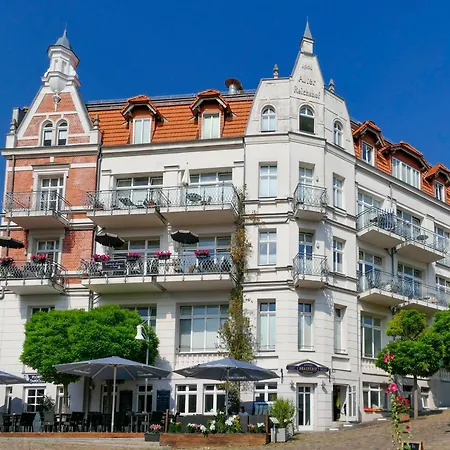 Alter Reichshof, App. 302 Apartment *